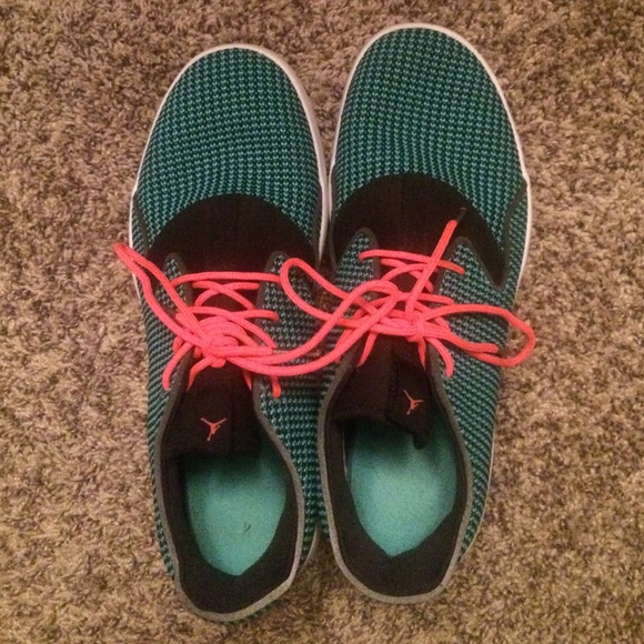 Jordan Eclipse - Picture 2 of 3